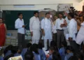 स्कूल का निरीक्षण करते मंत्री प्रवेश साहिब सिंह वर्मा