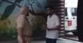 पुलिस को घटना की जानकारी देते गगनदीप सिंह