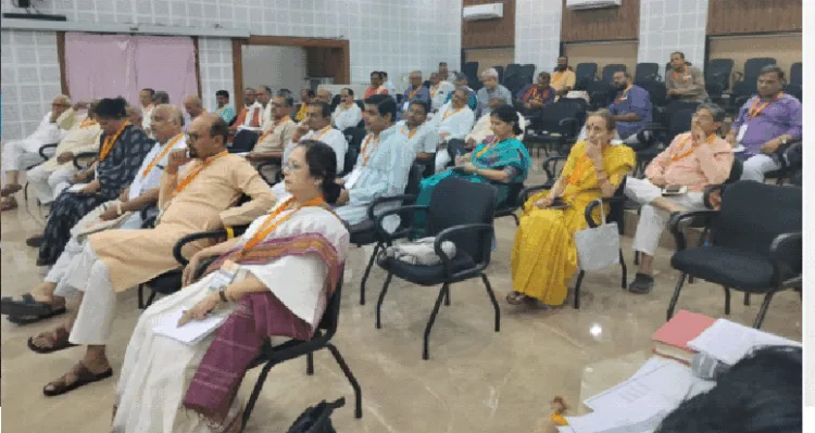 बैठक में उपस्थित प्रतिनिधि