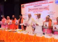 विशेषांक का लोकार्पण करते अतिथि