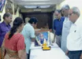 आचार्य विष्णुकांत शास्त्री को श्रद्धांजलि देते अतिथि
