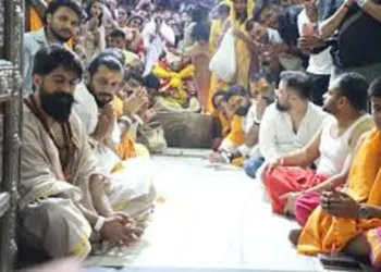 महाकाल के दर्शन करने पहुंचे अभिनेता यश