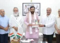 गीता मनीषी स्वामी ज्ञानानंद और कुरुक्षेत्र विकास बोर्ड के सदस्यों ने मुख्यमंत्री नायब सैनी से मुलाकात की