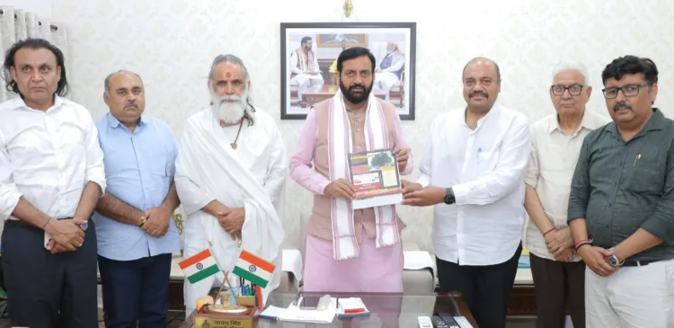 गीता मनीषी स्वामी ज्ञानानंद और कुरुक्षेत्र विकास बोर्ड के सदस्यों ने मुख्यमंत्री नायब सैनी से मुलाकात की