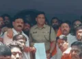 कार्रवाई की मांग को लेकर लोग एकत्र हुए