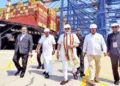 बंदरगाह का निरीक्षण करते प्रधानमंत्री नरेन्द्र मोदी और मुख्यमंत्री पिनरई विजयन