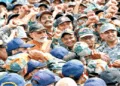 आदमपुर वायुसेना अड्डे पर वायु सैनिकों के साथ प्रधानमंत्री नरेन्द्र मोदी