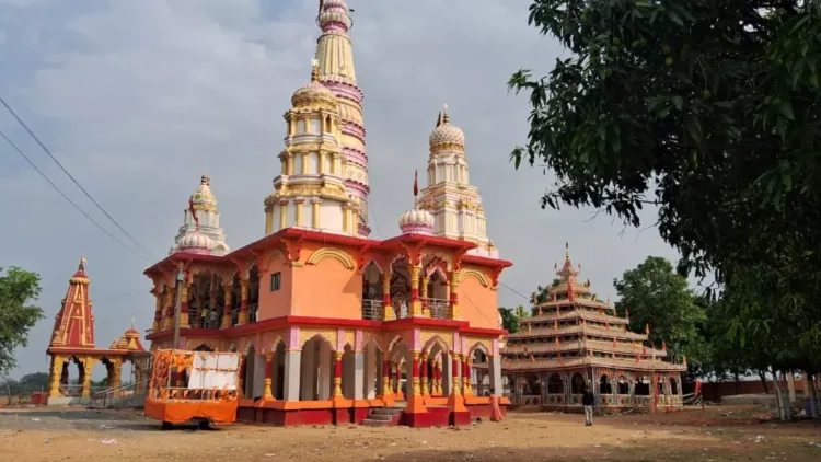 बुजुर्गों द्वारा बनाया गया पंच शिव मंदिर | चित्र सौजन्य - दैनिक जागरण