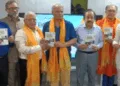 पुस्तक का लोकार्पण करते डॉ. हर्षवर्धन और अन्य अतिथि