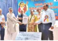 पत्रकार उपेंद्र प्रसाद महला को सम्मानित करते अतिथि