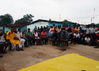 बैठक में उपस्थित ग्रामीण