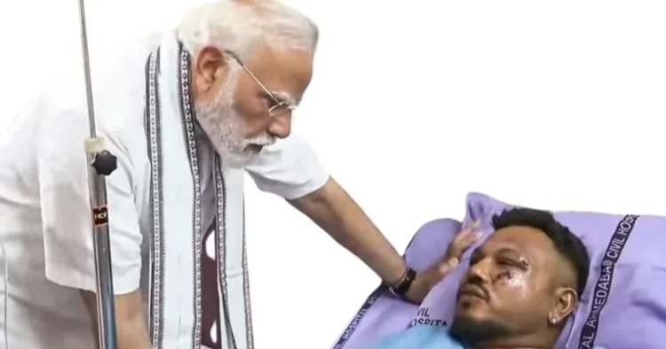 PM मोदी ने विमान हादसे में जीवित बचे विश्वास कुमार से मुलाकात की
