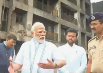 पीएम मोदी ने सिविल अस्पताल में घायलों से मुलाकात की