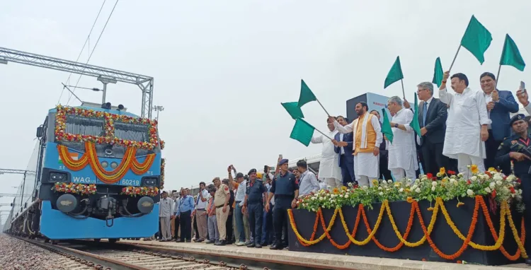 केंद्रीय मंत्री अश्विनी वैष्णव ने मंगलवार को आईएमटी मानेसर स्थित मारुति सुजूकी इंडिया लिमिटेड संयंत्र परिसर में गति शक्ति मल्टी मॉडल कार्गो टर्मिनल का उद्घाटन किया