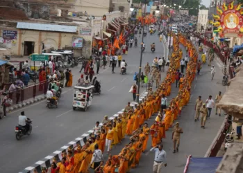 अयोध्या में निकलती कलश यात्रा