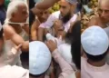हिंदू बुजुर्ग को पीटती कट्टरपंथी मुस्लिमों की भीड़