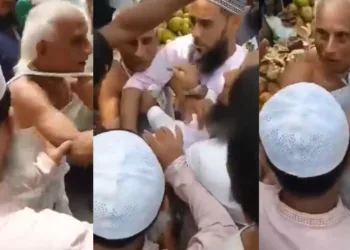 हिंदू बुजुर्ग को पीटती कट्टरपंथी मुस्लिमों की भीड़