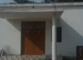 प्रधानमंत्री आवास योजना के तहत बने घर को बना दिया चर्च