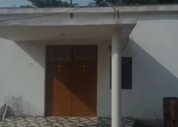 प्रधानमंत्री आवास योजना के तहत बने घर को बना दिया चर्च