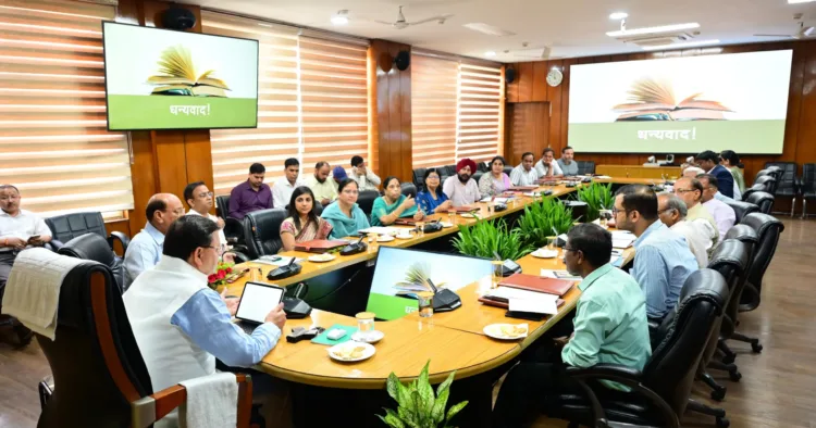 उत्तराखंड भाषा संस्थान की बैठक की अध्यक्षता करते सीएम पुष्कर सिंह धामी