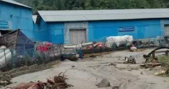 हिमाचल प्रदेश में बादल फटने और भारी वर्षा से जनजीवन प्रभावित हुआ है।