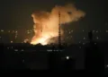 ईरान के कई शहरों में बम धमाकों और मिसाइल हमलों की खबरें लगातार आ रही हैं