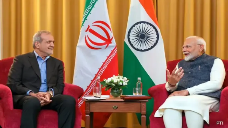 ईरान के राष्ट्रपति पेजेशकियन के साथ प्रधानमंत्री नरेन्द्र मोदी   (फाइल चित्र)