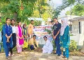 पौधारोपण करते प्राचार्य प्रो.ब्रह्मचारी व्यासनन्दन शास्त्री, अन्य अतिथि और छात्र