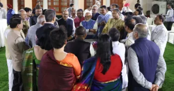 दुनियाभर में पाकिस्तान को बेनकाब कर लौटे भारतीय प्रतिनिधिमंडल के साथ प्रधानमंत्री नरेंद्र मोदी।