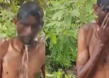 चोर को नहलाकर पुलिस के हवाले किया गया