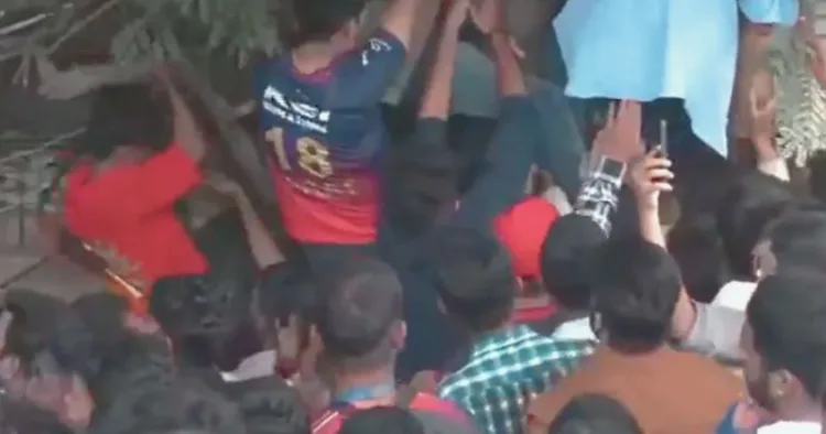 RCB की विक्ट्री परेड से पहले हादसा