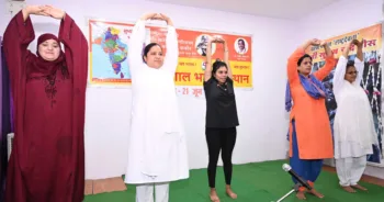 काशी में मुस्लिम महिलाओं ने भी किया योग