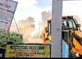 वन भूमि पर बनी अवैध मजार को ध्वस्त करता बुलडोजर
