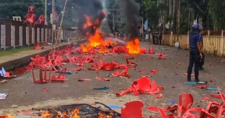 बांग्लादेश में कट्टरता चरम पर है