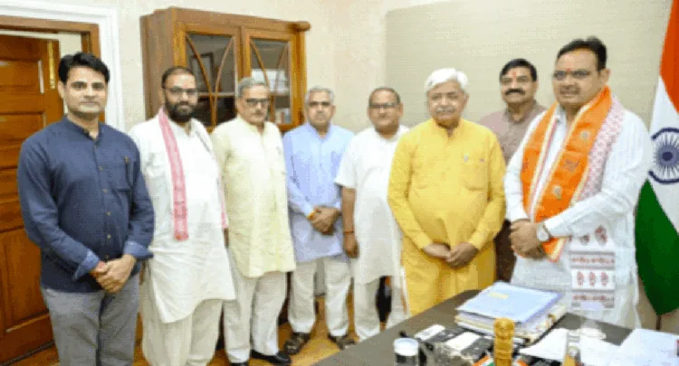 मुख्यमंत्री श्री भजनलाल शर्मा के साथ श्री आलोक कुमार और अन्य कार्यकर्ता