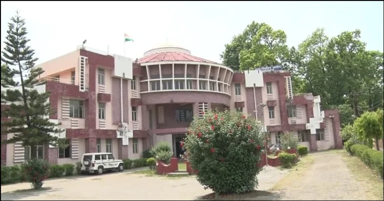 ECI issues notice 6 political parties of UK