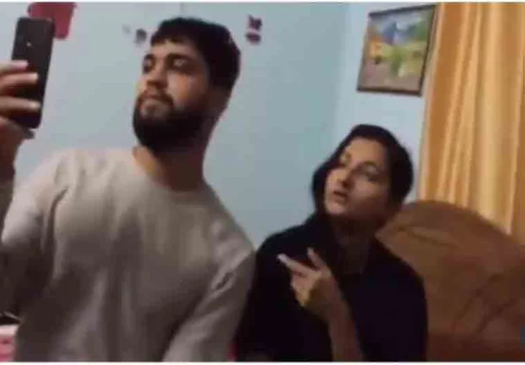 आरोपी लड़का इस पूरे मामले को अपने मोबाइल से रिकार्ड करता रहा