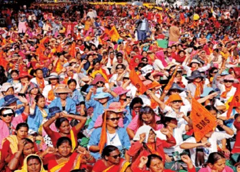 भारतीय मजदूर संघ की एक रैली में जुटे कार्यकर्त्ता