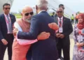 एयरपोर्ट पर गले मिले मोदी और मुइज्जू