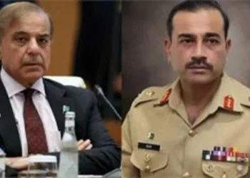 प्रधानमंत्री शाहबाज शरीफ और जनरल असीम मुनीर: पाकिस्तान एक बार फिर सत्ता संघर्ष के उस मोड़ पर खड़ा है, जहां लोकतंत्र और सैन्य तानाशाही के बीच संघर्ष निर्णायक हो सकता है