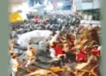 उज्जैन में मुहर्रम पर उपद्रव मचाती मजहबी उन्मादी भीड़ को काबू करती पुलिस