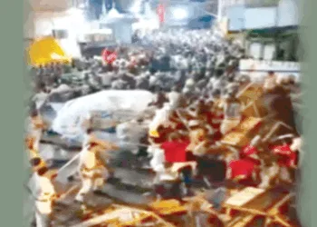 उज्जैन में मुहर्रम पर उपद्रव मचाती मजहबी उन्मादी भीड़ को काबू करती पुलिस