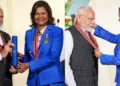 भारत के प्रधानमंत्री नरेंद्र मोदी को त्रिनिदाद और टोबैगो का सर्वोच्च राष्ट्रीय सम्मान प्रदान करतीं राष्ट्रपति  क्रिस्टीन कार्ला कंगालू ओआरटीटी।