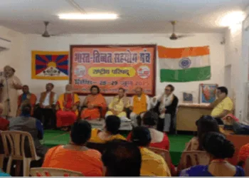 परिषद् के मंच पर श्री इंद्रेश कुमार के साथ अन्य अतिथि