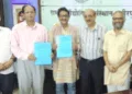 समझौते पर हस्ताक्षर के बाद दोनों संस्थानों के अधिकारी