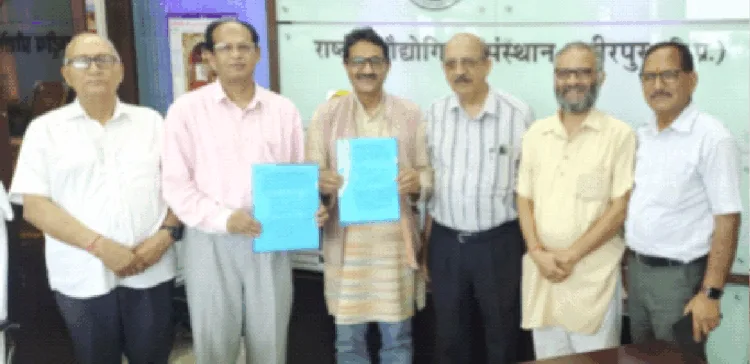 समझौते पर हस्ताक्षर के बाद दोनों संस्थानों के अधिकारी