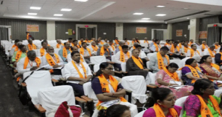 बैठक में सम्मिलित भारतीय मजदूर संघ के प्रतिनिधि