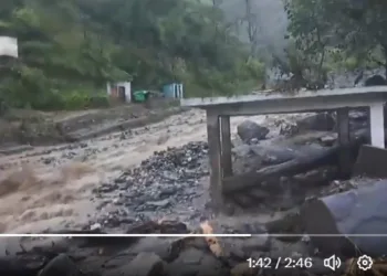चमोली में बादल फटने के बाद जमा मलबा
