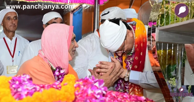 सीएम धामी ब्रह्म निवास आश्रम में