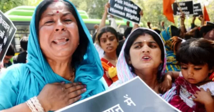 पाकिस्तान में हिंदुओं पर किया जा रहा अत्याचार (फोटो-प्रतीकात्मक)